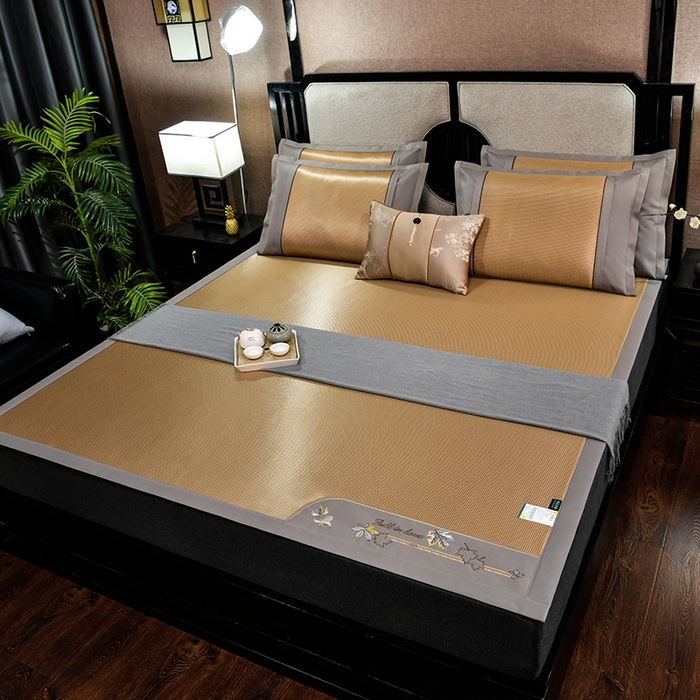 91家纺网 家纺一手货源 找家纺 小牛席业 2026新款小千鸟格枫叶款轻奢风抗菌席凉席藤席冰藤席冰丝席草席竹席乳胶席凉感豆豆席 小千鸟格-枫叶抗菌席（咖色）