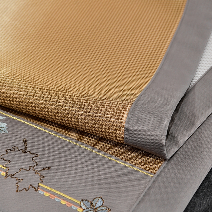 91家纺网 家纺一手货源 找家纺 小牛席业 2026新款小千鸟格枫叶款轻奢风抗菌席凉席藤席冰藤席冰丝席草席竹席乳胶席凉感豆豆席 小千鸟格-枫叶抗菌席（咖色）