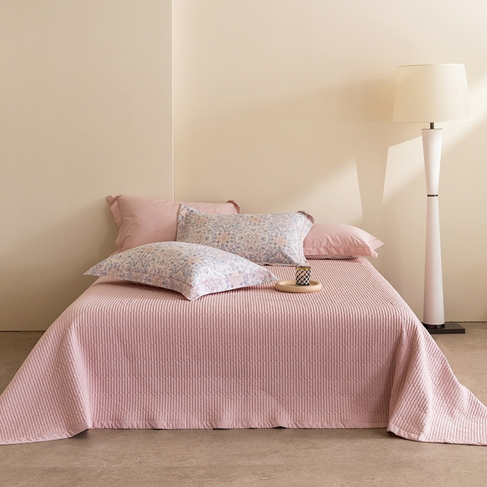 91家纺网 家纺一手货源 找家纺 立奥被业 2026新品冰丝棉夏被四件套竹节纱夏被四件套 克罗之心-粉