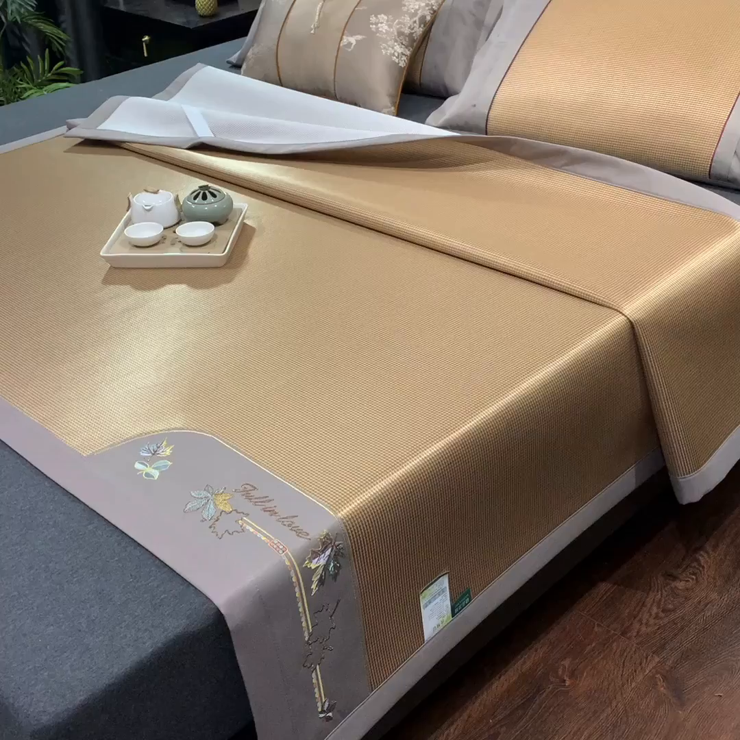 91家纺网 家纺一手货源 找家纺 小牛席业 2026新款小千鸟格枫叶款轻奢风抗菌席凉席藤席冰藤席冰丝席草席竹席乳胶席凉感豆豆席 小千鸟格-枫叶抗菌席（咖色）