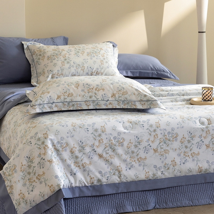 91家纺网 家纺一手货源 找家纺 立奥被业 2026新品冰丝棉夏被四件套竹节纱夏被四件套 蓝白花絮-蓝