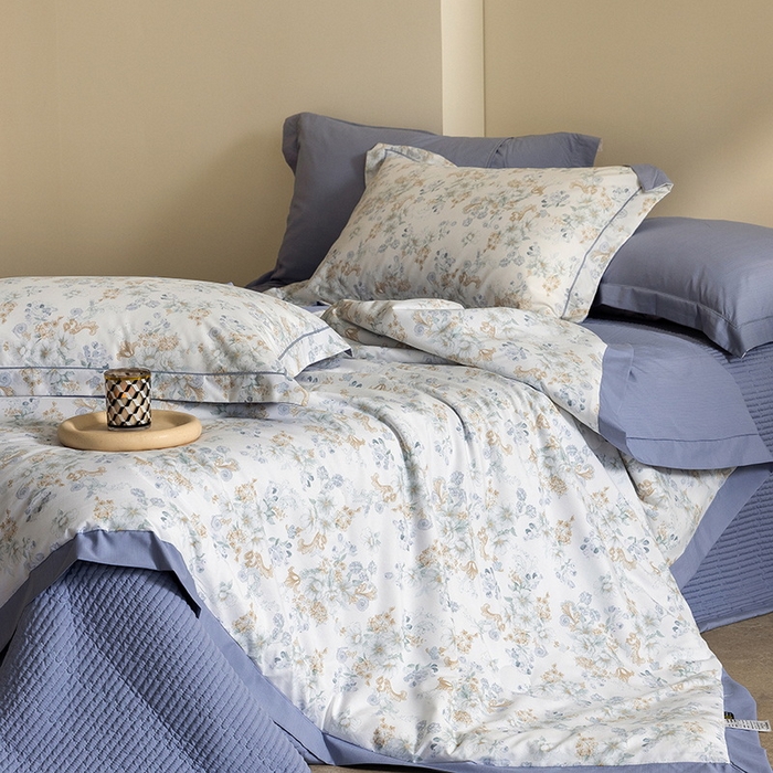 91家纺网 家纺一手货源 找家纺 立奥被业 2026新品冰丝棉夏被四件套竹节纱夏被四件套 蓝白花絮-蓝