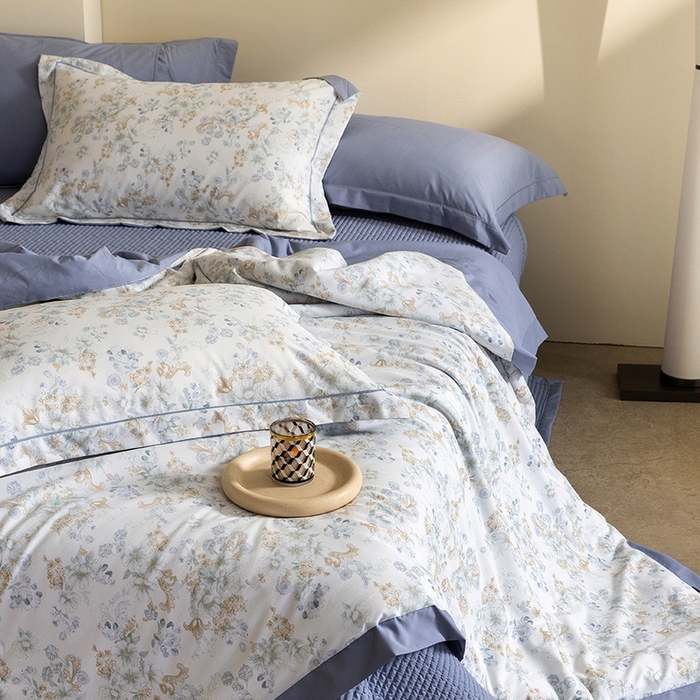 91家纺网 家纺一手货源 找家纺 立奥被业 2026新品冰丝棉夏被四件套竹节纱夏被四件套 蓝白花絮-蓝