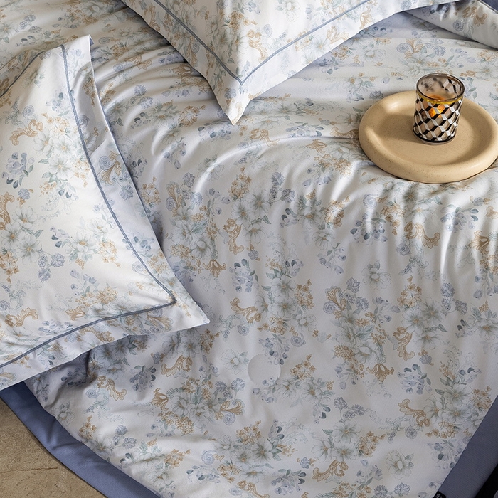 91家纺网 家纺一手货源 找家纺 立奥被业 2026新品冰丝棉夏被四件套竹节纱夏被四件套 蓝白花絮-蓝