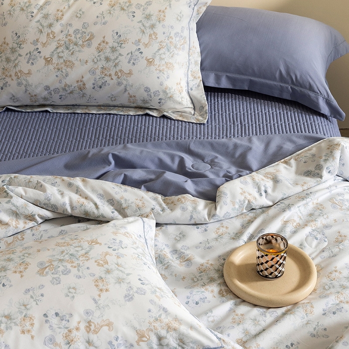 91家纺网 家纺一手货源 找家纺 立奥被业 2026新品冰丝棉夏被四件套竹节纱夏被四件套 蓝白花絮-蓝