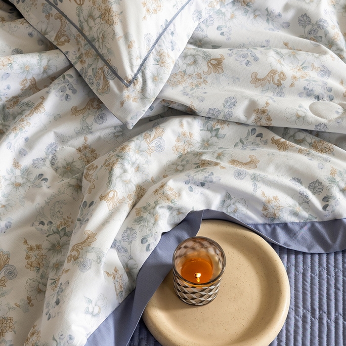 91家纺网 家纺一手货源 找家纺 立奥被业 2026新品冰丝棉夏被四件套竹节纱夏被四件套 蓝白花絮-蓝