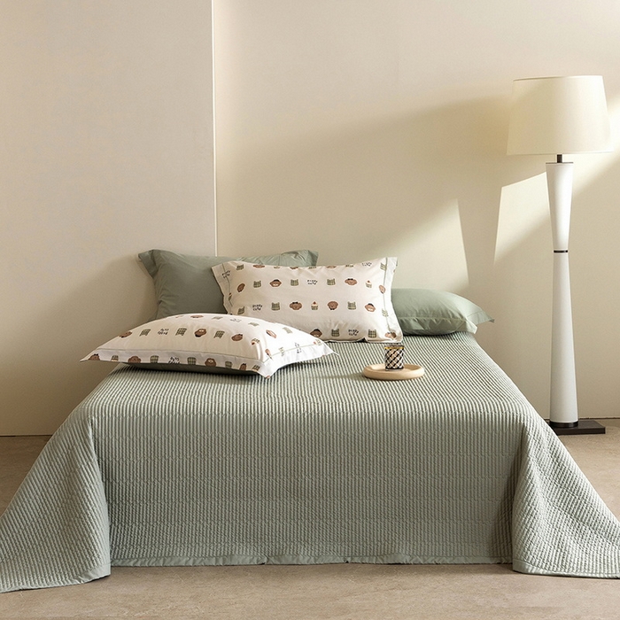 91家纺网 家纺一手货源 找家纺 立奥被业 2026新品冰丝棉夏被四件套竹节纱夏被四件套 萌首星罗-绿