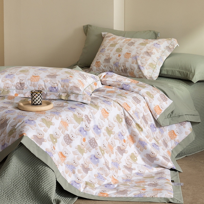 91家纺网 家纺一手货源 找家纺 立奥被业 2026新品冰丝棉夏被四件套竹节纱夏被四件套 蜜糖熊岛-绿