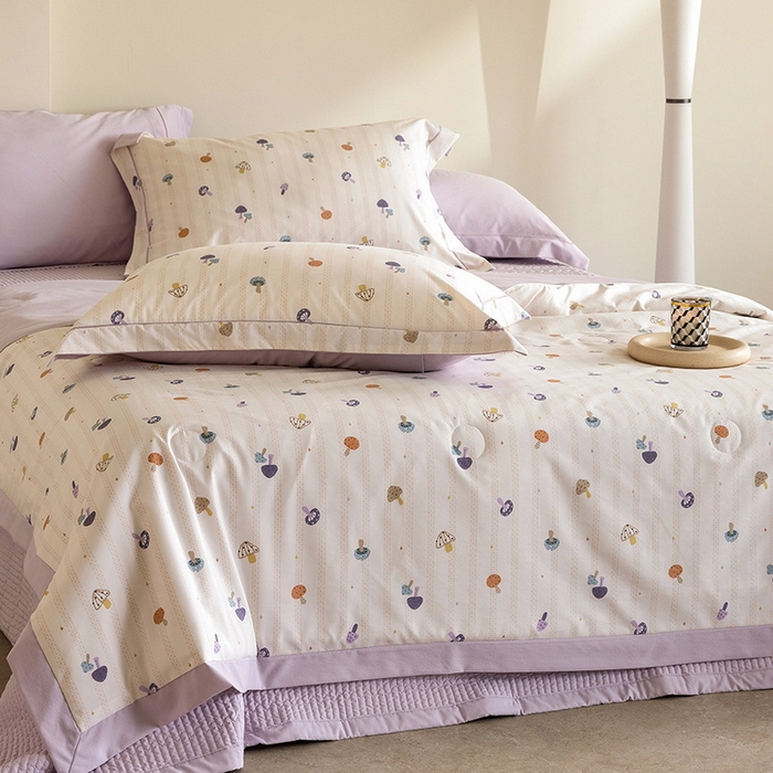 91家纺网 家纺一手货源 找家纺 立奥被业 2026新品冰丝棉夏被四件套竹节纱夏被四件套 蘑菇乐园-紫