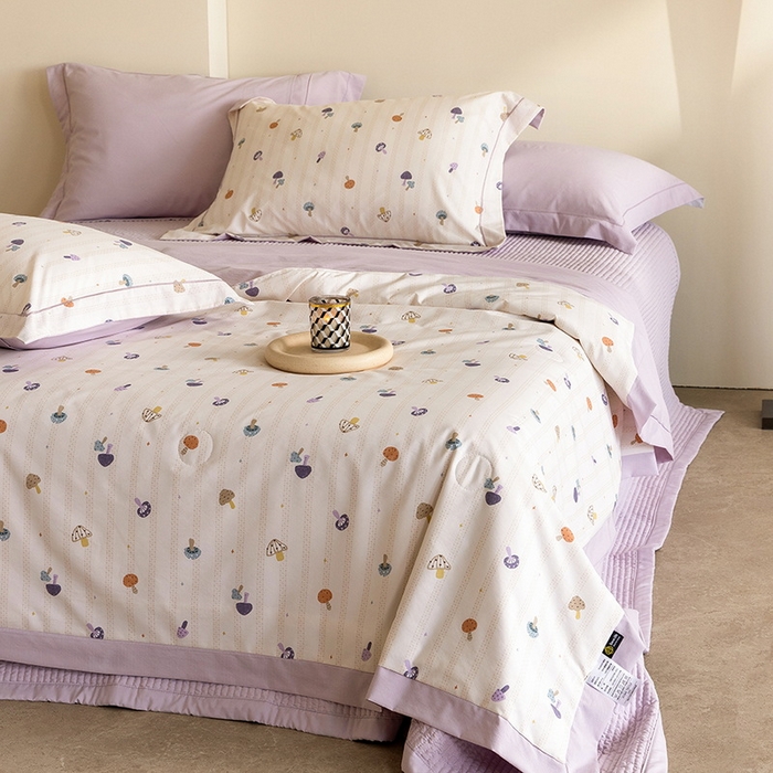 91家纺网 家纺一手货源 找家纺 立奥被业 2026新品冰丝棉夏被四件套竹节纱夏被四件套 蘑菇乐园-紫