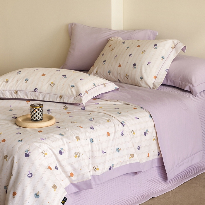 91家纺网 家纺一手货源 找家纺 立奥被业 2026新品冰丝棉夏被四件套竹节纱夏被四件套 蘑菇乐园-紫