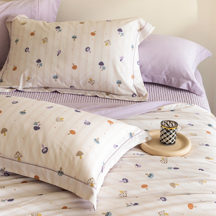 91家纺网 家纺一手货源 找家纺 立奥被业 2026新品冰丝棉夏被四件套竹节纱夏被四件套 蘑菇乐园-紫