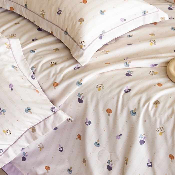 91家纺网 家纺一手货源 找家纺 立奥被业 2026新品冰丝棉夏被四件套竹节纱夏被四件套 蘑菇乐园-紫