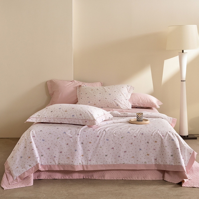 91家纺网 家纺一手货源 找家纺 立奥被业 2026新品冰丝棉夏被四件套竹节纱夏被四件套 芊芊公主-粉