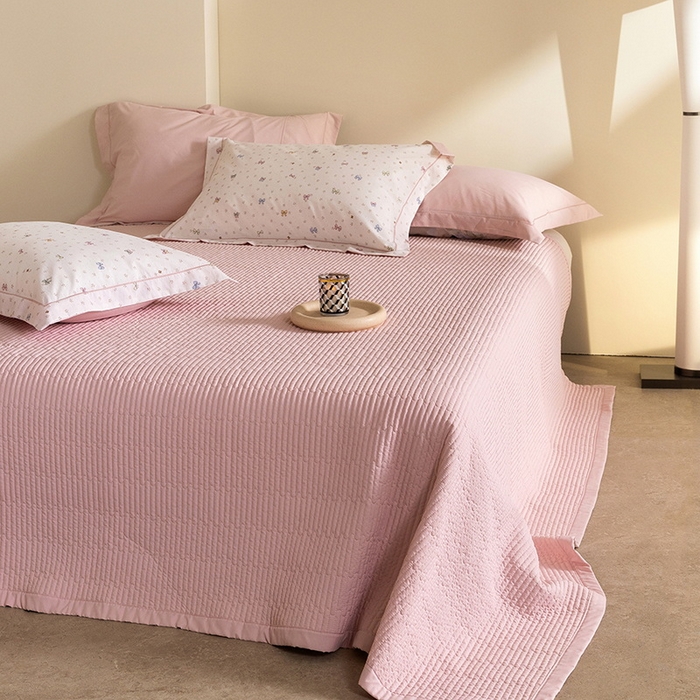 91家纺网 家纺一手货源 找家纺 立奥被业 2026新品冰丝棉夏被四件套竹节纱夏被四件套 芊芊公主-粉