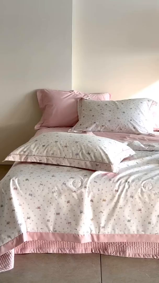 91家纺网 家纺一手货源 找家纺 立奥被业 2026新品冰丝棉夏被四件套竹节纱夏被四件套 芊芊公主-粉