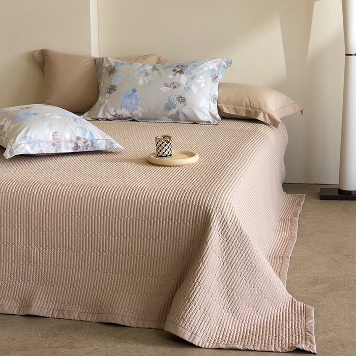 91家纺网 家纺一手货源 找家纺 立奥被业 2026新品冰丝棉夏被四件套竹节纱夏被四件套 水墨江南-咖