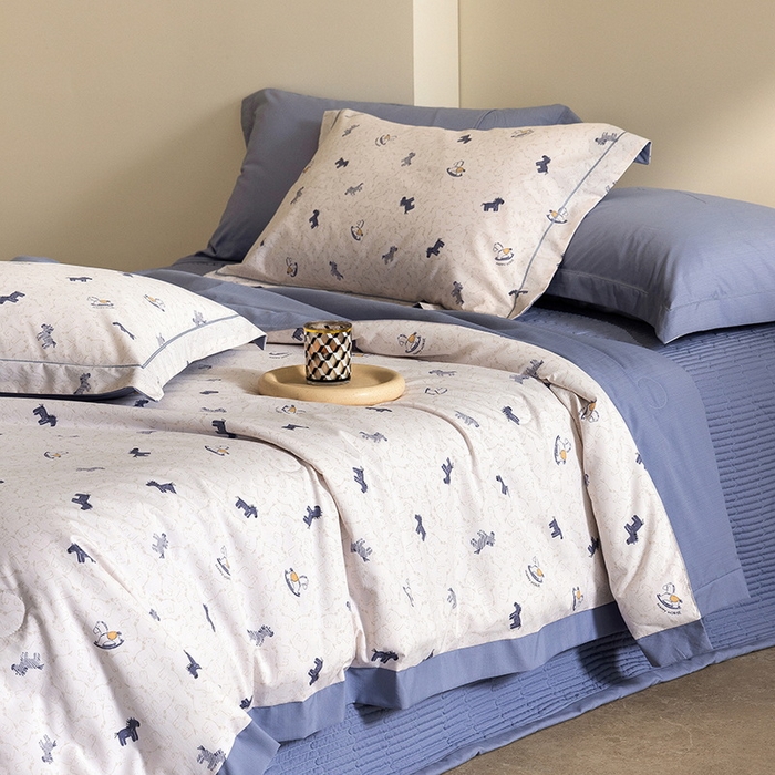 91家纺网 家纺一手货源 找家纺 立奥被业 2026新品冰丝棉夏被四件套竹节纱夏被四件套 童梦木马-蓝