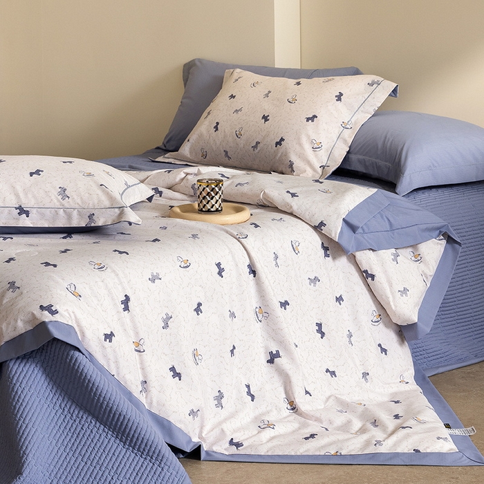 91家纺网 家纺一手货源 找家纺 立奥被业 2026新品冰丝棉夏被四件套竹节纱夏被四件套 童梦木马-蓝