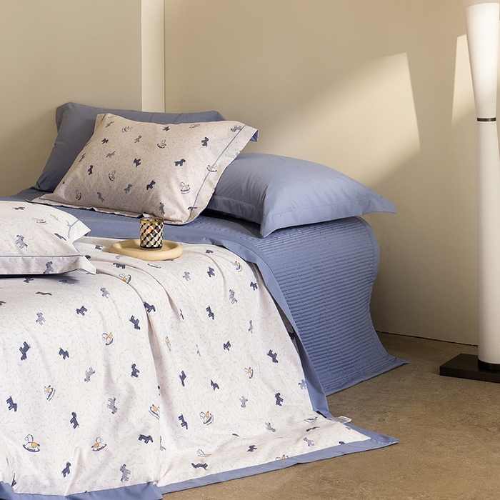 91家纺网 家纺一手货源 找家纺 立奥被业 2026新品冰丝棉夏被四件套竹节纱夏被四件套 童梦木马-蓝