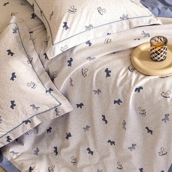 91家纺网 家纺一手货源 找家纺 立奥被业 2026新品冰丝棉夏被四件套竹节纱夏被四件套 童梦木马-蓝