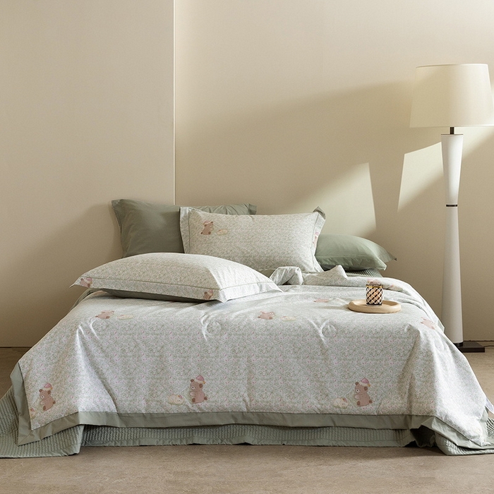 91家纺网 家纺一手货源 找家纺 立奥被业 2026新品冰丝棉夏被四件套竹节纱夏被四件套 熊可可-绿