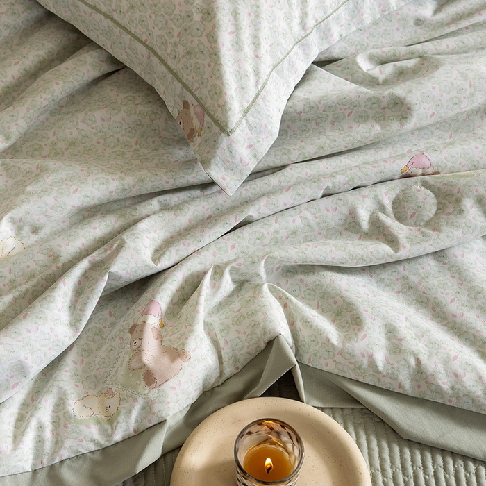 91家纺网 家纺一手货源 找家纺 立奥被业 2026新品冰丝棉夏被四件套竹节纱夏被四件套 熊可可-绿