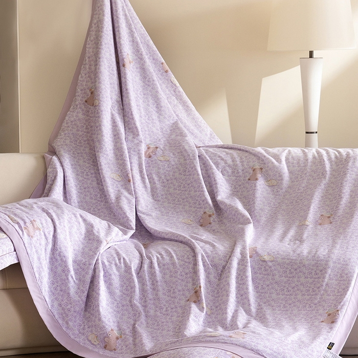 91家纺网 家纺一手货源 找家纺 立奥被业 2026新品冰丝棉夏被四件套竹节纱夏被四件套 熊可可-紫