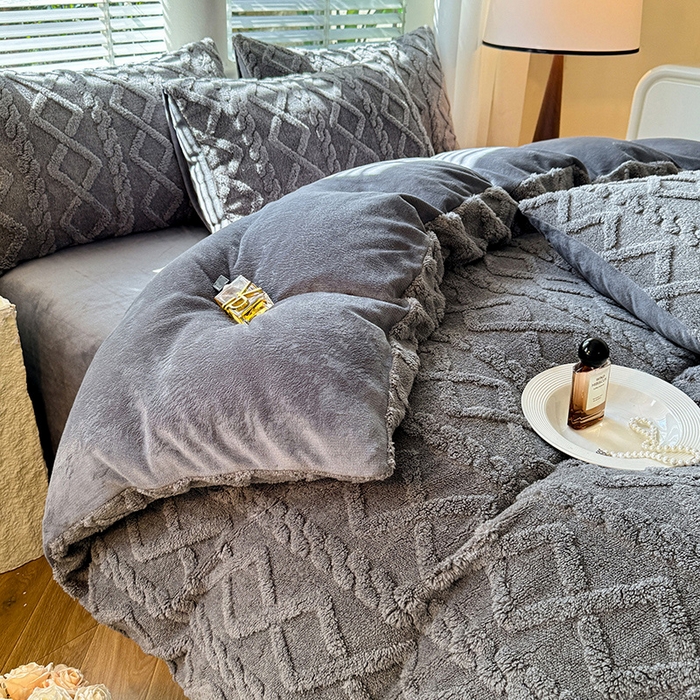 91家纺网 家纺一手货源 找家纺 沐珩家纺 2026新款亲肤舒适加厚保暖塔芙绒牛奶绒系列四件套 珊瑚灰