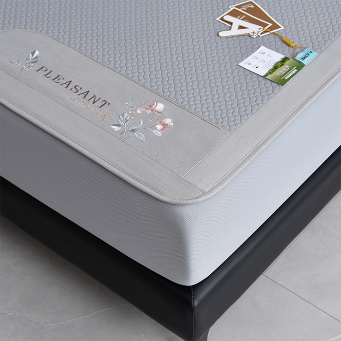 91家纺网 家纺一手货源 找家纺 小牛席业 2026新款3D按摩-鲜花清凉豆豆席系列（床笠款）藤席冰藤席冰丝席可机洗凉感冰丝席豆豆席PE霸王藤席 灰色