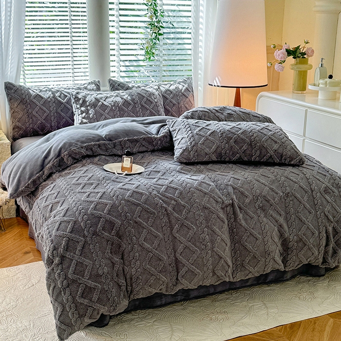 91家纺网 家纺一手货源 找家纺 沐珩家纺 2026新款亲肤舒适加厚保暖塔芙绒牛奶绒系列四件套 珊瑚灰