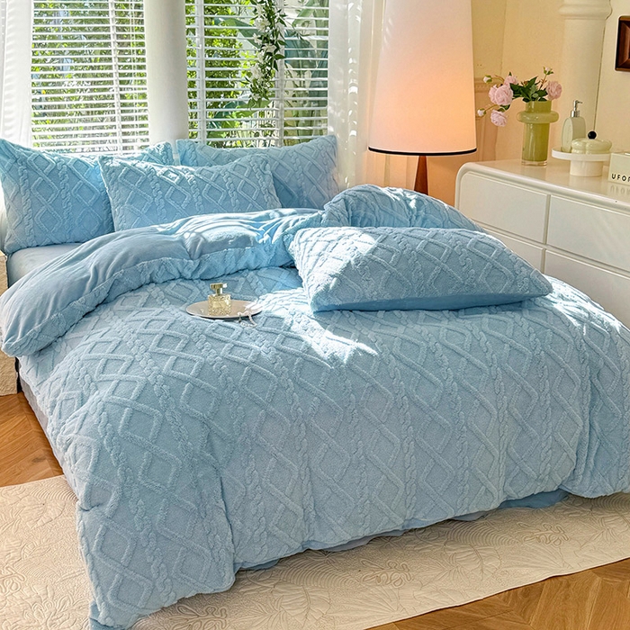 91家纺网 家纺一手货源 找家纺 沐珩家纺 2026新款亲肤舒适加厚保暖塔芙绒牛奶绒系列四件套 冰川蓝