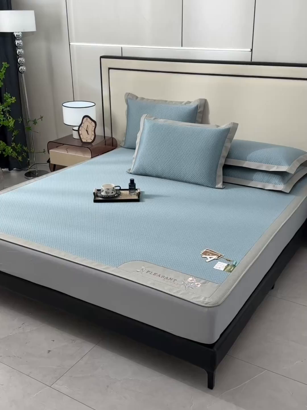 91家纺网 家纺一手货源 找家纺 小牛席业 2026新款3D按摩-鲜花清凉豆豆席系列（床笠款）藤席冰藤席冰丝席可机洗凉感冰丝席豆豆席PE霸王藤席 蓝色