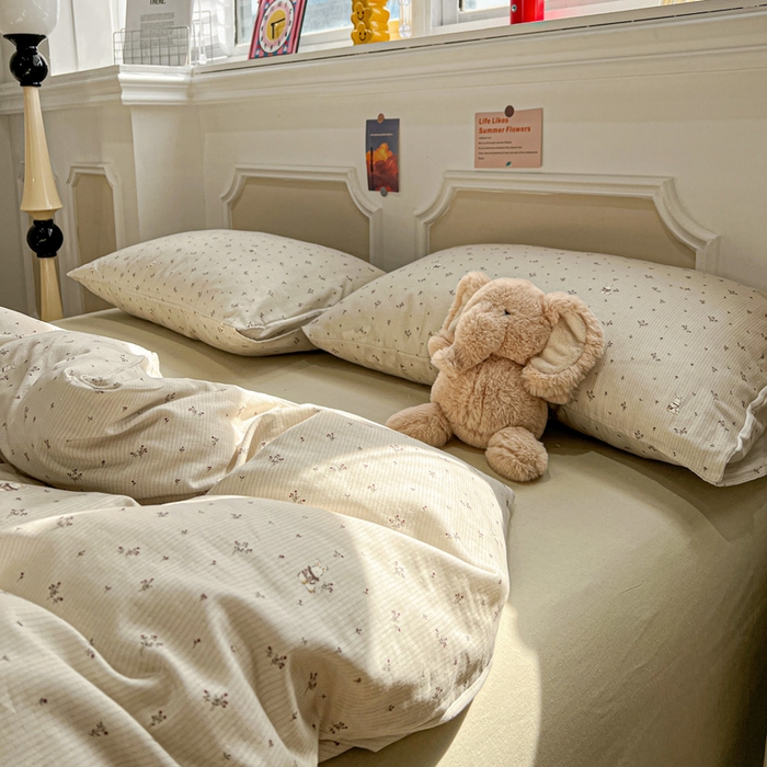 91家纺网 家纺一手货源 找家纺 亿梵家居 2025新款A类母婴级有氧全棉纯棉双层纱纯棉印花四件套-叠拍图春夏气息