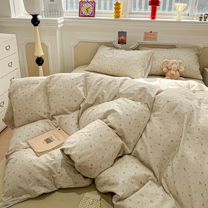 91家纺网 家纺一手货源 找家纺 亿梵家居 2025新款A类母婴级有氧全棉纯棉双层纱纯棉印花四件套-叠拍图春夏气息