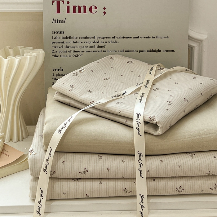 91家纺网 家纺一手货源 找家纺 亿梵家居 2025新款A类母婴级有氧全棉纯棉双层纱纯棉印花四件套-叠拍图春夏气息