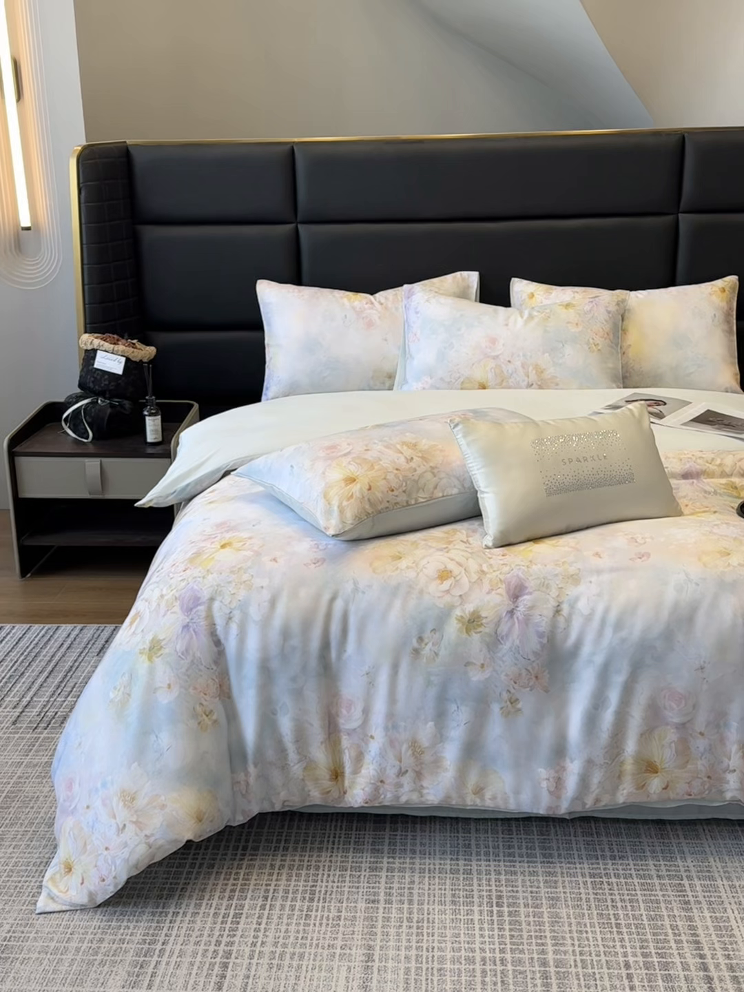 91家纺网 家纺一手货源 找家纺 优贝家纺 2026新款100%莱赛尔天丝面料数码印花四件套 蓝花遍地