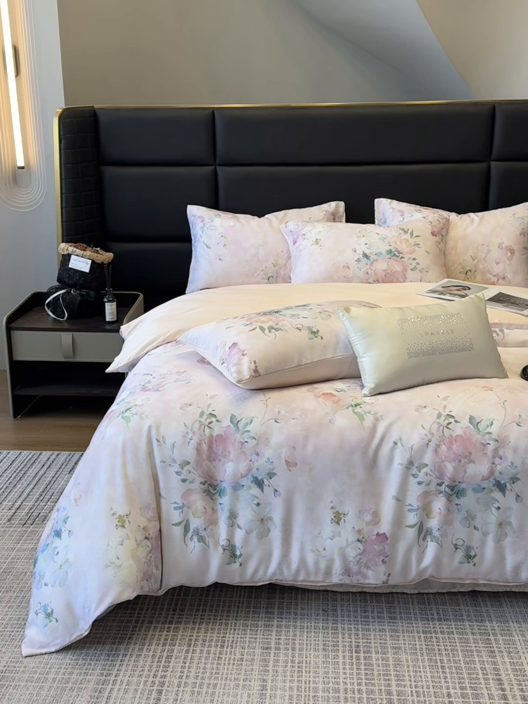 91家纺网 家纺一手货源 找家纺 优贝家纺 2026新款100%莱赛尔天丝面料数码印花四件套 桃花朵朵