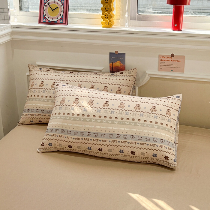 91家纺网 家纺一手货源 找家纺 亿梵家居 2025新款A类母婴级有氧全棉纯棉双层纱纯棉印花四件套-叠拍图冬峪熊-咖