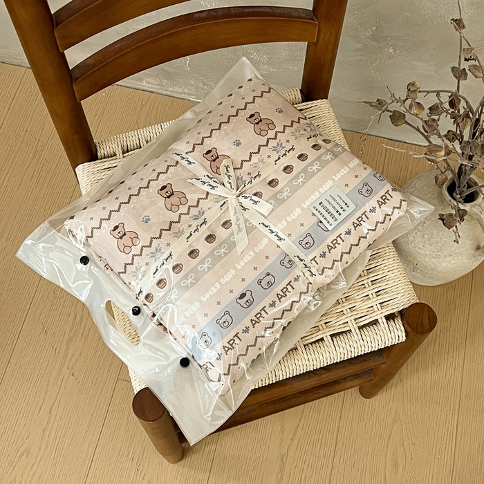 91家纺网 家纺一手货源 找家纺 亿梵家居 2025新款A类母婴级有氧全棉纯棉双层纱纯棉印花四件套-叠拍图冬峪熊-咖