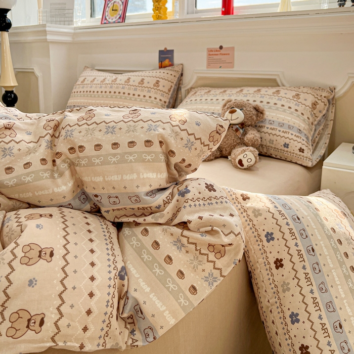 91家纺网 家纺一手货源 找家纺 亿梵家居 2025新款A类母婴级有氧全棉纯棉双层纱纯棉印花四件套-叠拍图冬峪熊-咖