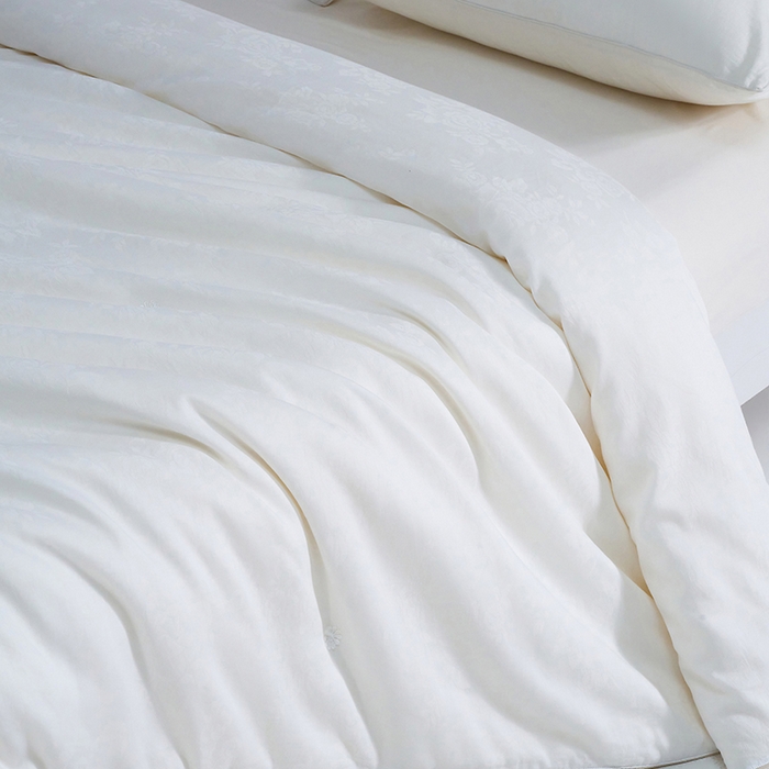 91家纺网 家纺一手货源 找家纺 茧月家纺 2026新款全棉蚕丝被100%柞蚕丝 纯手工蚕丝夏被 国标合格品支持检测 牡丹花-白色