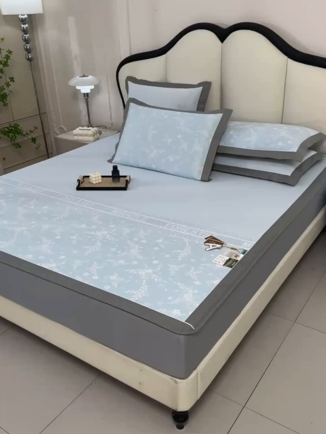 91家纺网 家纺一手货源 找家纺 小牛席业 2026新款半定位小提花凉感冰丝席系列凉席藤席冰藤双面席冰丝席竹席凉席空调席草席三件套 蓝色