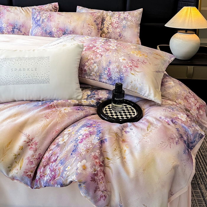 91家纺网 家纺一手货源 找家纺 绒棉世家 2026新款100%莱赛尔天丝面料数码印花四件套 紫花遍地