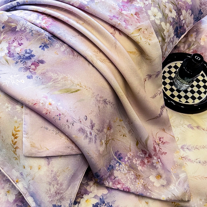 91家纺网 家纺一手货源 找家纺 绒棉世家 2026新款100%莱赛尔天丝面料数码印花四件套 紫花遍地