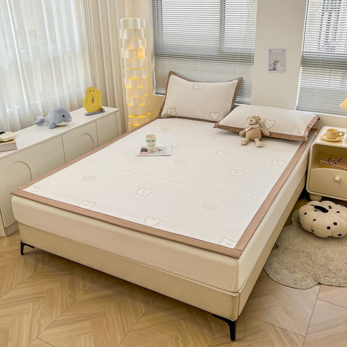 91家纺网 家纺一手货源 找家纺 凯罗 2026新款可水洗凉豆豆夏季席子凉席三件套 爱心小熊-咖