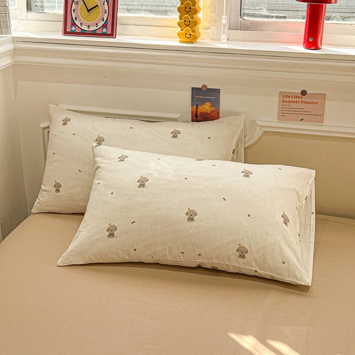 91家纺网 家纺一手货源 找家纺 亿梵家居 2025新款A类母婴级有氧全棉纯棉双层纱纯棉印花四件套-叠拍图柯基