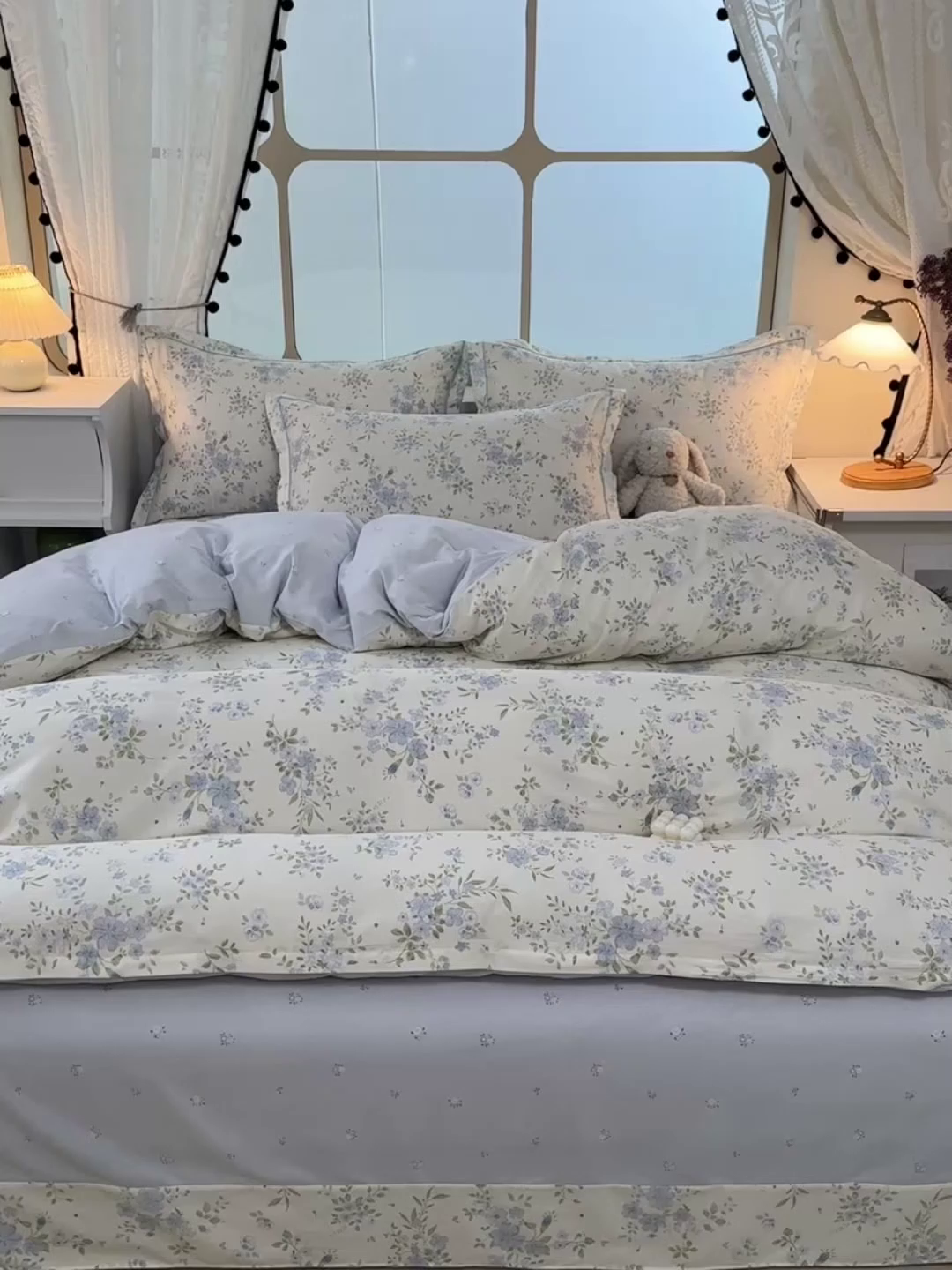 91家纺网 家纺一手货源 找家纺 绘萱家居 2026直播爆款一字绣吊边款纯棉100%全棉四件套印花百分百（喷气高品质） 苏林-米蓝