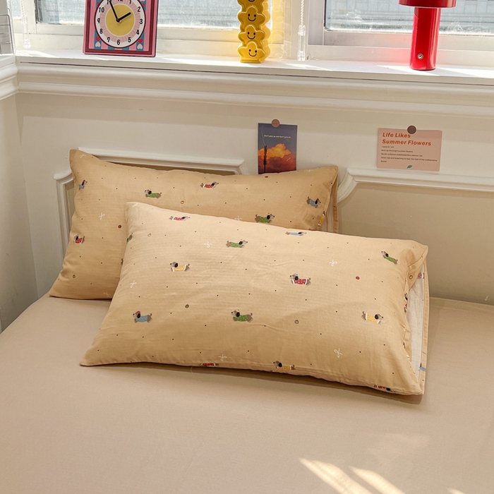 91家纺网 家纺一手货源 找家纺 亿梵家居 2025新款A类母婴级有氧全棉纯棉双层纱纯棉印花四件套-叠拍图腊肠狗-咖