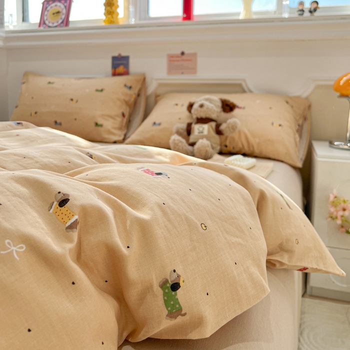 91家纺网 家纺一手货源 找家纺 亿梵家居 2025新款A类母婴级有氧全棉纯棉双层纱纯棉印花四件套-叠拍图腊肠狗-咖